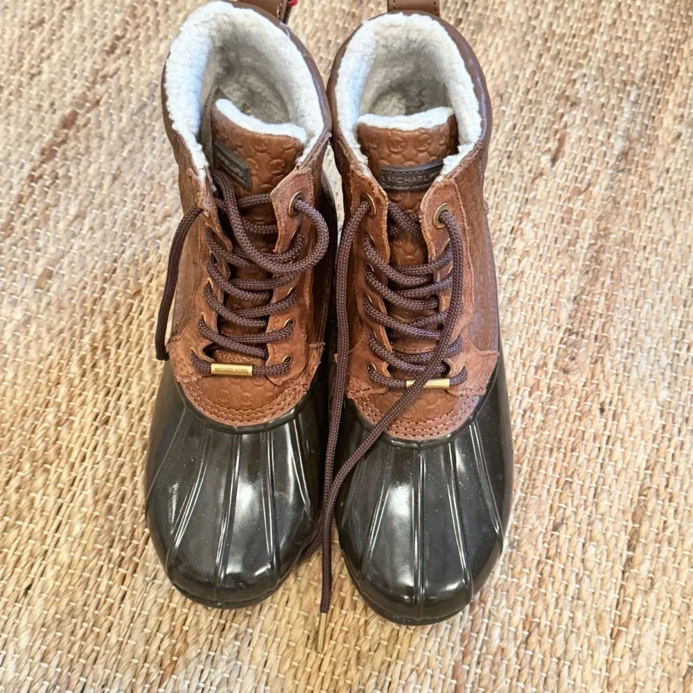 Michael Kors Women's Easton Lace-up Winter Duck Boot US 8 M Brown Sherpa Lining